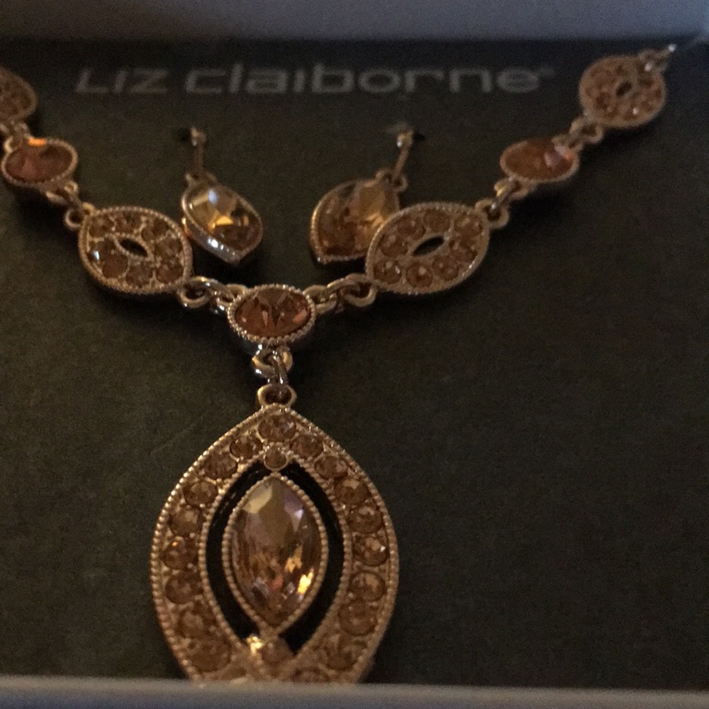 Necklace and earrings set